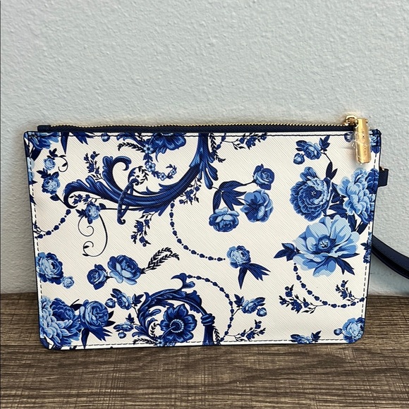 Anne Klein Blue and White Floral Wristlet ✨ - Picture 7 of 7